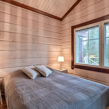 Rukan Tunturihuvilat, Ilves - Lakefront Villa With Private Beach, Sauna & Hot Tub * Ruka