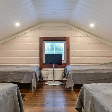 Rukan Tunturihuvilat, Ilves - Lakefront Villa With Private Beach, Sauna & Hot Tub Chalet Ruka