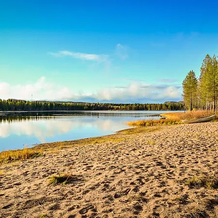 Rukan Tunturihuvilat, Ilves - Lakefront Villa With Private Beach, Sauna & Hot Tub