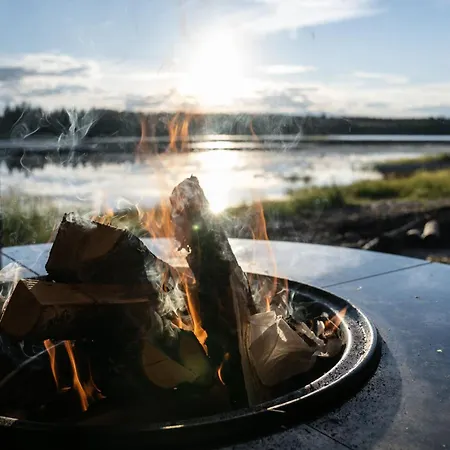 Rukan Tunturihuvilat, Ilves - Lakefront Villa With Private Beach, Sauna & Hot Tub Ruka